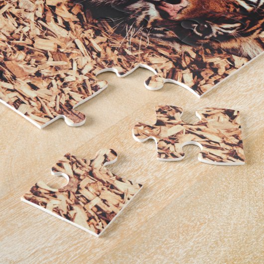 Happy Tiger Bly Up Rolling in Blätter Puzzle (Seite)