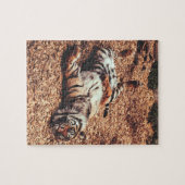 Happy Tiger Bly Up Rolling in Blätter Puzzle (Horizontal)