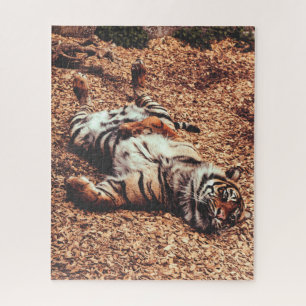Happy Tiger Bly Up Rolling in Blätter Puzzle