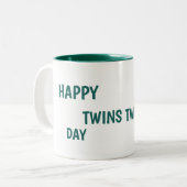 Happy Twins Day Zweifarbige Tasse (Vorderseite Links)