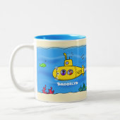 Happy U-Boot-Cartoon Zweifarbige Tasse (Links)