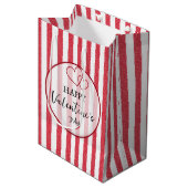 Happy Valentine's Day Heart Stripes Gift Bag Mittlere Geschenktüte (Vorderseite Schrägansicht)