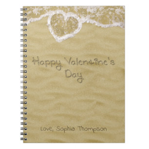 "Happy Valentine's Day" In Sand geschriebenes Herz Notizblock