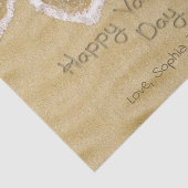 "Happy Valentine's Day" In Sand geschriebenes Herz Seidenpapier (Ausschnitt)