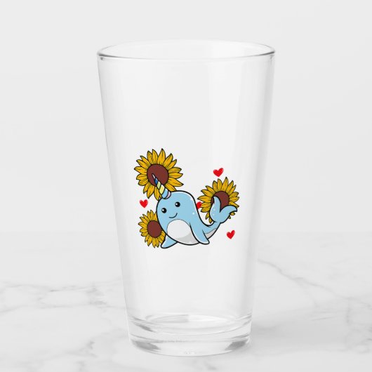 Happy Valentines Day Narwhal mit Sonnenblumen Herz Glas (Vorderseite)