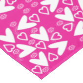 Happy Valentine's Day Tablette Rosa Weißes Herz Tischdecke (Schrägansicht)