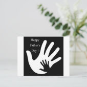 Happy Vaters Day mit Händen von Vater und Kind Postkarte (Stehend Vorderseite)