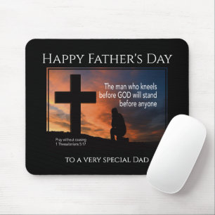 Happy Vatertag MAN, DER VOR GOTT KNIELT Mousepad