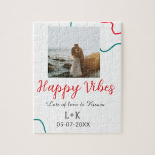 Happy Vibes Feiertagsamt Name Datum Hochzeit rot Puzzle
