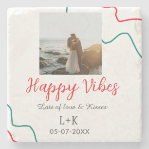 Happy Vibes Feiertagsamt Name Datum Hochzeit rot Steinuntersetzer
