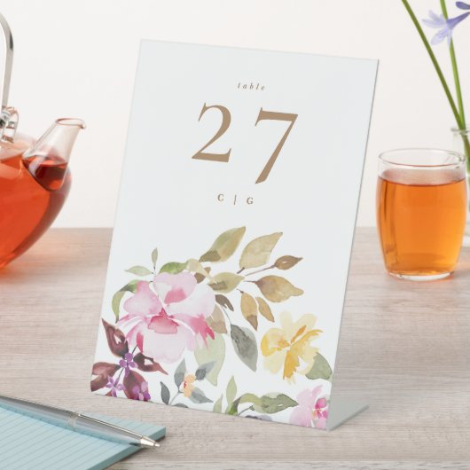 Happy Watercolor Florals Wedding Table Sockelschild (In Situ)