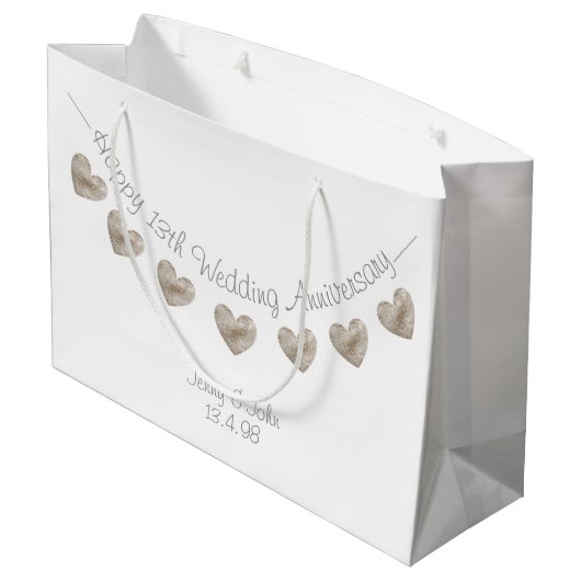 Happy Wedding 13. Jubiläum Spitzen-Herzenslammer Große Geschenktüte (Rückseite Schrägansicht)
