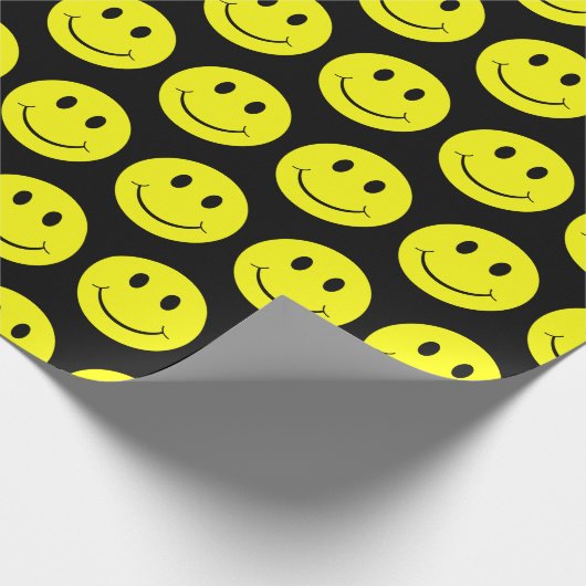 Happy Yellow Faces Pattern Schwarz Geschenkpapier (Ecke)