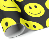 Happy Yellow Faces Pattern Schwarz Geschenkpapier (Rolleneckpunkt)