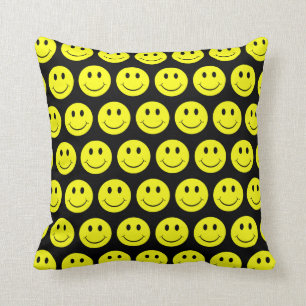 Happy Yellow Faces Pattern Schwarz Kissen