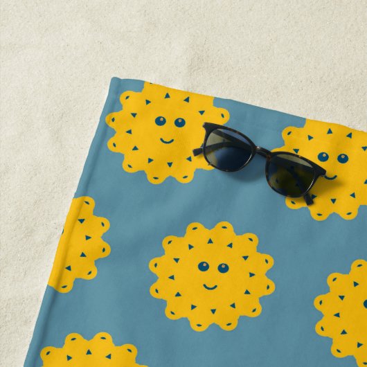 Happy Yellow Sun Pattern auf Blue Personalisiert Strandtuch (Beispiel)