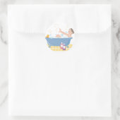 Happy Zuhause Wellness-Center Day - Frau in Badewa Runder Aufkleber (Tasche)