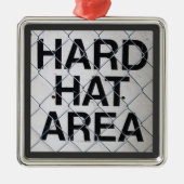 Hard Hat Area Ornament Aus Metall (Vorne)