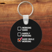 Hard While Working Funny Adult Checklist Joke Schlüsselanhänger (Vorderseite)
