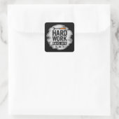 Hard Work Pays Off Grunge Worker Design Quadratischer Aufkleber (Tasche)