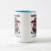 Hardly Working  Zweifarbige Tasse (Mittel)