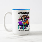 Hardly Working  Zweifarbige Tasse (Links)