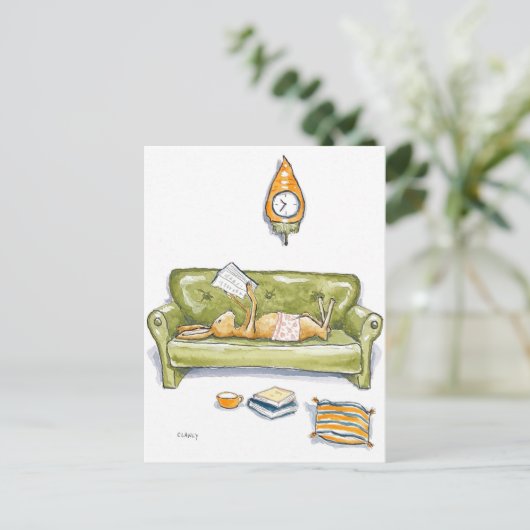 Hare on Couch Postkarte (Stehend Vorderseite)