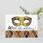 Harlequin Masquerade 40. Geburtstag Party (Taupe) Einladung (Stehend Vorderseite)