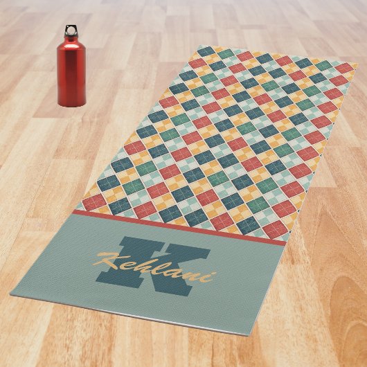 Harlequin Retro Red Gold Green Monogram Raute Yogamatte