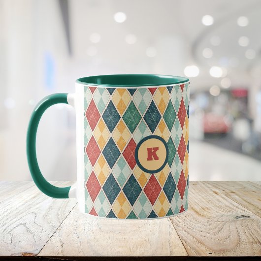 Harlequin Retro Red Gold Green Raute Initial Tasse