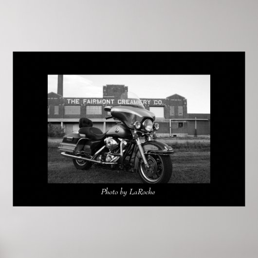 Harley bei Creamery Poster (Vorne)