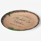 Harmonie der Wälder: Hochzeit von Holz und Grün Pappteller (Schrägansicht)