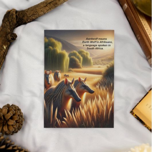 Harmonie in der Natur: Aardwolf erstarrt auf dem F Postkarte