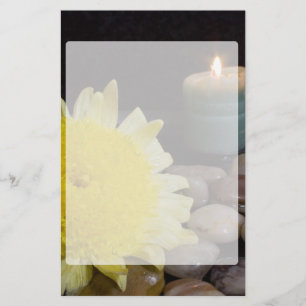 Harmonie-Kerze und gelbe Blume Briefpapier