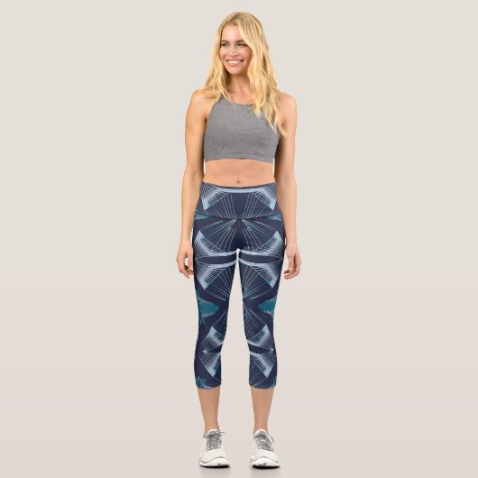 Harmonische Streifen in Blau und Grau Capri Leggings (Vorderseite)