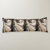 Harmony of Strings – Surreal Cat Body Pillow Seitenschläferkissen (Rückseite)