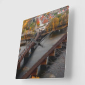 Harpers Ferry in the Fall Quadratische Wanduhr (Winkel)