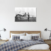 Harriet Quimby auf ihrem Flugzeugfoto Leinwanddruck (Insitu (Schlafzimmer))