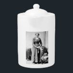 Harriet Tubman Conductor Untergrund Railroad<br><div class="desc">Harriet Tubman, ehemaliger Sklave, wurde ein legendärer Dirigent auf dem Untergrund Railroad. Nachdem sie 1849 in die Freiheit entkam, kehrte sie im nächsten Jahrzehnt mutig mindestens 19 Mal nach Süden zurück. Tubman nannte "Moses" für ihre Führung und führte Sklaven durch ein Netzwerk sicherer Häuser und geheimer Routen auf ihrer gefährlichen...</div>