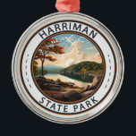 Harriman Staat Park New York Abzeichen Ornament Aus Metall<br><div class="desc">Harriman Staat Park Illustration in einem Abzeichen Stil Kreis. Der Park ist auch bekannt für seine 31 Seen,  die zahlreichen Bäche,  das öffentliche Camping und die großartigen Ausblicke.</div>