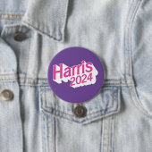 Harris 2024 rosa und Lila farbig Button (Beispiel)
