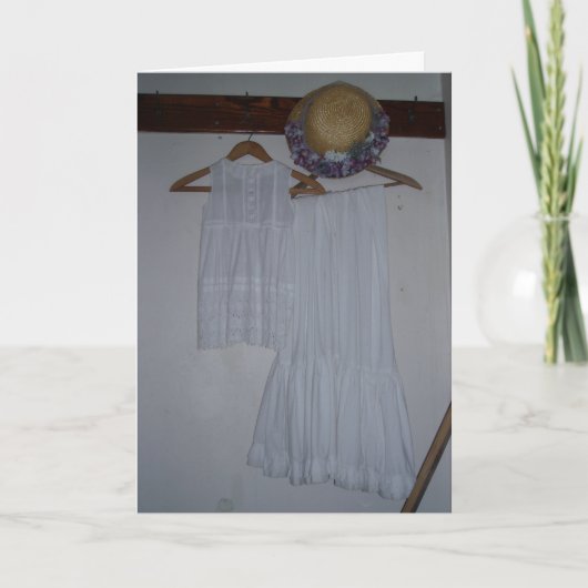 "Harris House Dress & Hat" Geburtskarte Karte (Vorderseite)