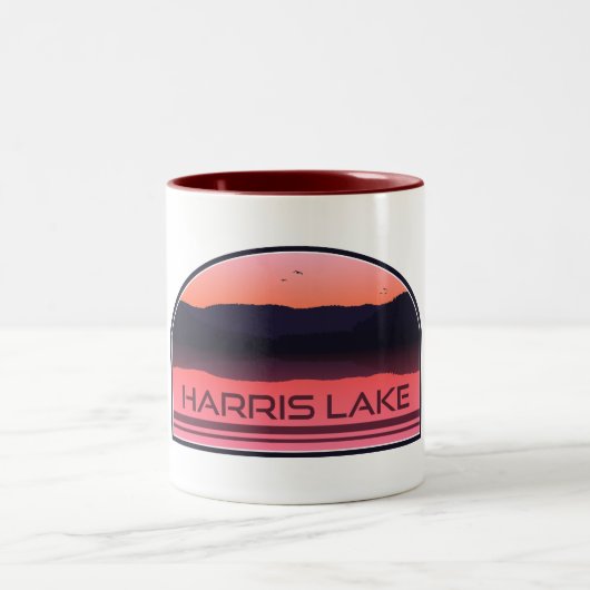 Harris Lake North Carolina Red Sunrise Zweifarbige Tasse (Mittel)