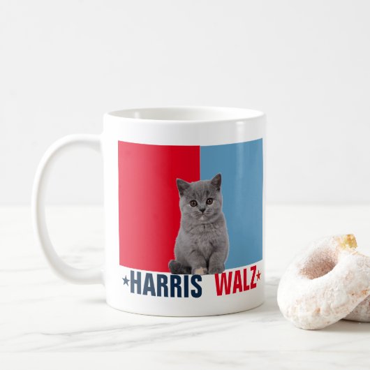 Harris Walz 2024 offensichtlich Red Blue Kaffeetasse (Mit Donut)
