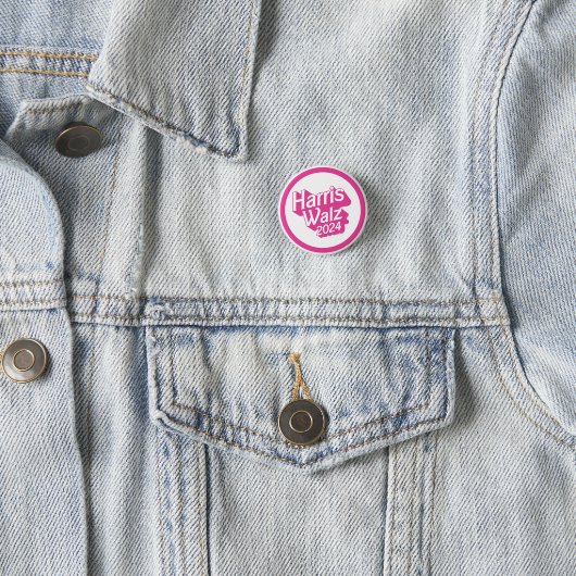 Harris Walz 2024 Pink Button (Beispiel)