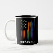 Harris Walz 2024 Wahl Kamala Tim Waltz LGBT Zweifarbige Tasse (Links)