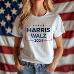 Harris Walz 2024 Wahl Weiße Frauen T-Shirt<br><div class="desc">Kamala Harris für Präsident und Tim Walz für Vizepräsident 2024 US-Präsidentschaftswahl Weiße Frauen T - Shirt. Einfaches und modernes Design in königsblauen,  marinösen und roten Farben mit US Flagge-Akzenten.</div>