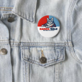 Harris Walz Campaign Button (Beispiel)