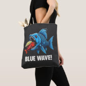 Harris Walz Election Blue Waves Democratic Fish Tasche (Von Nahem)