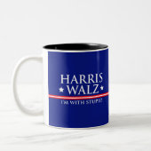 Harris Walz Ich bin mit Stupid-Tasse Zweifarbige Tasse (Links)